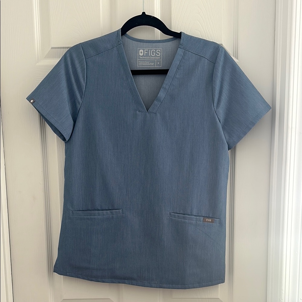 Figs casma scrub top